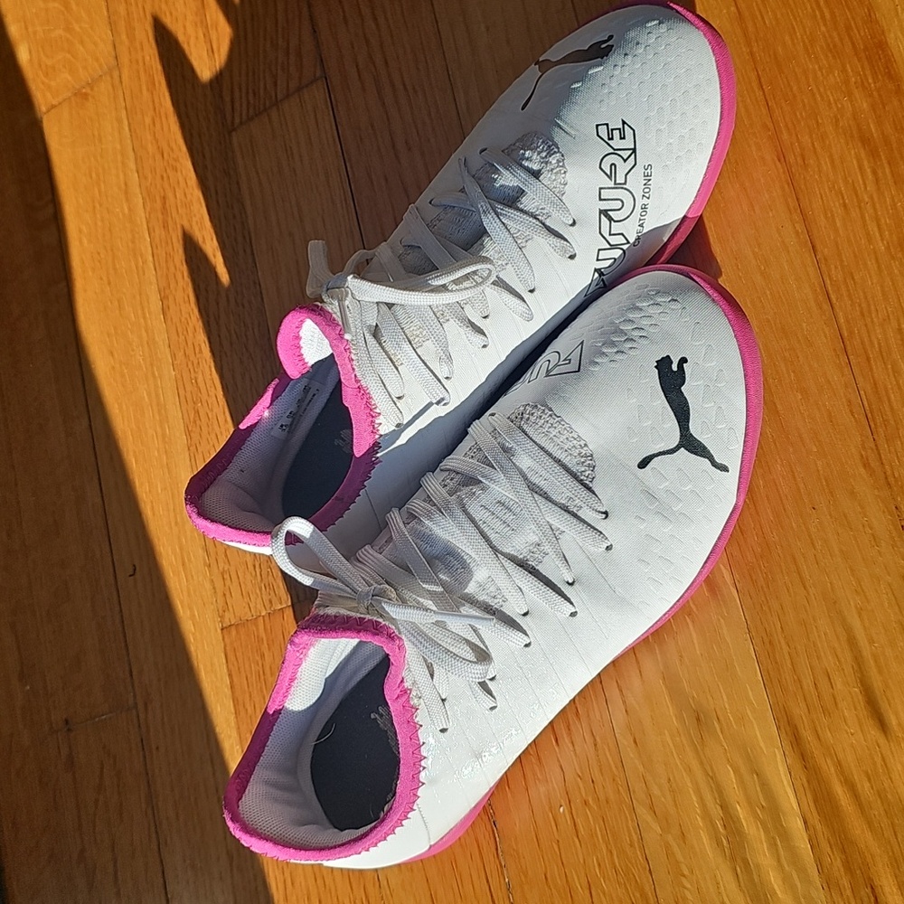 Puma Unisex-Child Future Play Turf Training Sneaker 4.5C